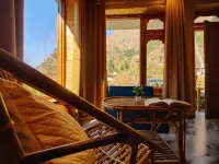Tirthan Stoneage inn