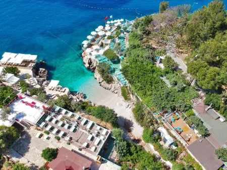 Hotel Ferah Отели рядом с достопримечательностью «Big Pebble Beach»