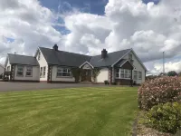 Dungannon 2 Bed Bungalow - Sleeps 5 - Pet Friendly