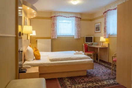 Parkhotel Neustadt Garni Отели в г. Гумтов