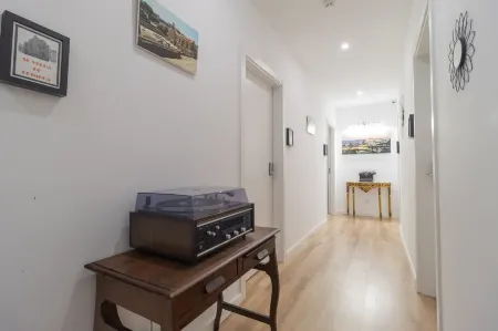 Guesthouse Coimbra City Отели рядом с достопримечательностью «Baroque Library - University of Coimbra»