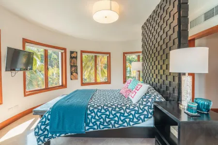 Penthouse w Jacuzzi and Ocean View Puerto Bahia