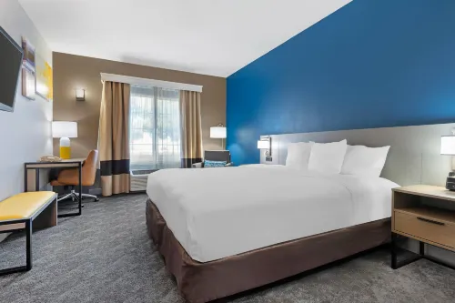 Comfort Inn & Suites Sacramento - University Area - 2-Star