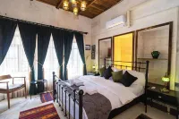 Nomad Inn فنادق في سانليورفا