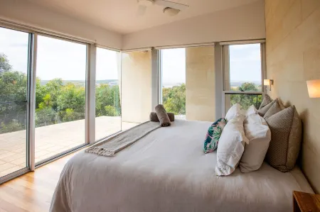 Tanonga Luxury Eco Lodges Отели в г. Порт-Линкольн