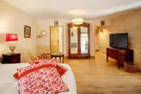 L'Hote Antique - Maison d'Hote- 4 Suites Avec Cuisine Hotel di Pichanges