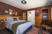 Noon Lodge Hotels in Fawnskin