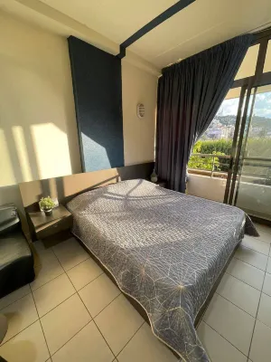 Loft in Siwar,2 Min from Hotel le Royal,Incl Motor