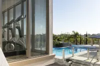 Swan River Hotel - piscina