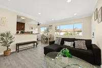 Sunny & Cheerful Near I-10 ~ Queen Beds ~ Parking Hotels in Alhambra