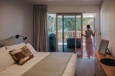 Golden Bay Holiday Park Hotels in Parapara