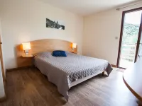 Lac des Graves Hotels in Cantal