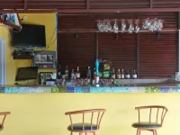 Grooms Beach Villa & Resort - bar