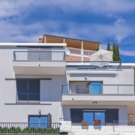 Apartmani D & J with Heated Pool & Stunning Sea View