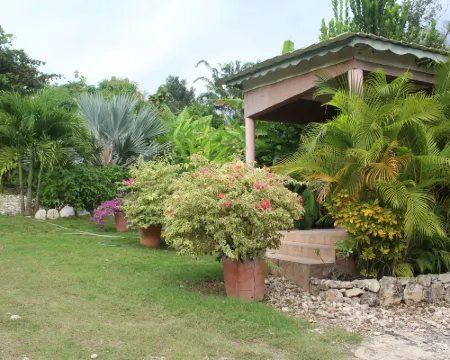 ル ジャルダン ホテル レストラン ジャクメルのホテル