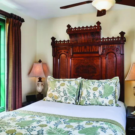 The Collector Inn & Gardens