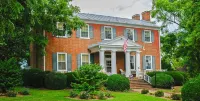Cave Hill Farm Bed & Breakfast Hotels in Shenandoah