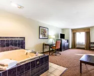 Quality Inn Hotels in Pontiac
