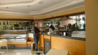 King's House Hotel Resort - bar