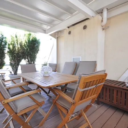 Athens Squared Apartments Отели рядом с достопримечательностью «Военный музей»