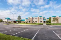 Cayuga Blu - parking