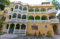 Takuma Boutique Hotel Rooms & Suites Jamaica Hotel di 