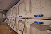 Izzzleep Aeropuerto Terminal 1 - Capsule Hotels