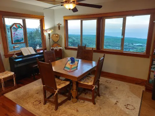 Kona Palace in Captain Cook Hotels in Captain Cook