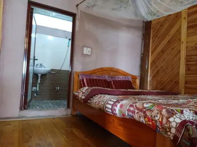Lenh Family House - Hostel Hotels in Su Pan