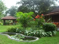 The Satwa Elephant Ecolodge Hotel dekat Sobo Tirto kali medek