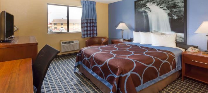 Super 8 by Wyndham Janesville Hotels in Rock County