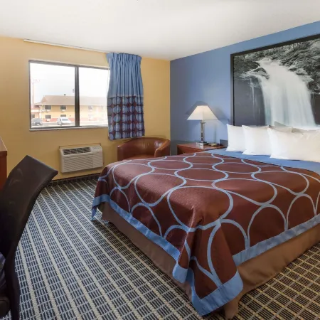 Super 8 by Wyndham Janesville