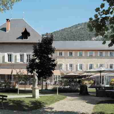 Château des Comtes de Challes Hotel Exterior