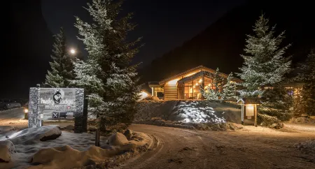 Hüttenhotel Husky Lodge Отели в г. Браунвальд