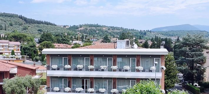 Hotel Benaco Garda Hotels in Garda Town