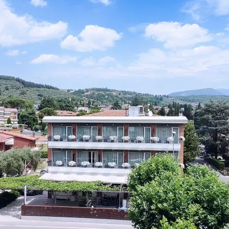 Hotel Benaco Garda Hotels in Garda Town