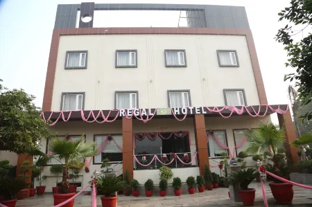 Regal Hotel and Restaurant Отели рядом с достопримечательностью «Шрай Кришна Джанмастан Темпл, Матхура»