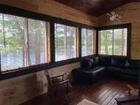 Charming cabin with indoor Pickleball court! Unlimited access during the weekday