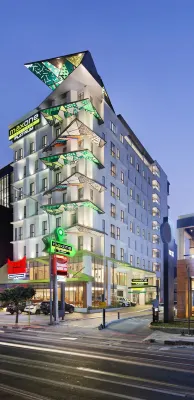 MaxOne Platinum Hayam Wuruk Các khách sạn ở Gajah Mada