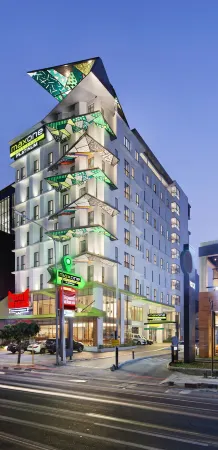 MaxOne Platinum Hayam Wuruk Отели рядом с достопримечательностью «Мечеть Истикляль»