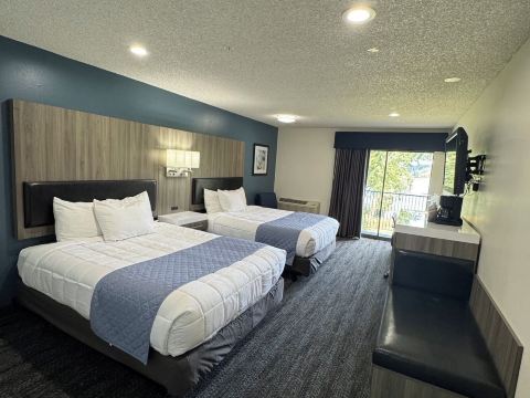 Oyster Bay Inn & Suites