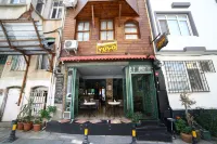 Yolohostel Hotels in 