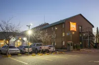 Ibis Mendoza - parking