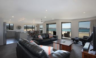 Curio Bay Salt House Motel