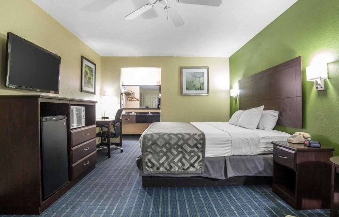 Rodeway Inn & Suites
