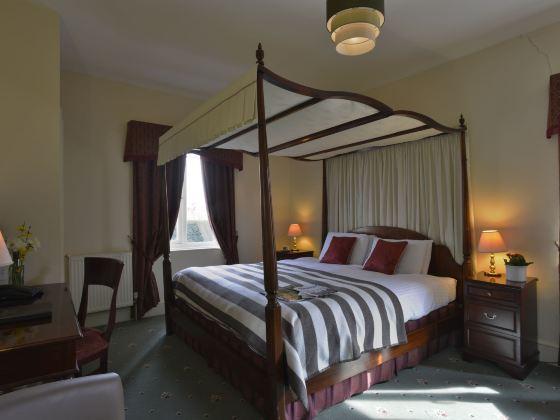 Taunton House Hotel