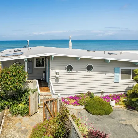 West Beach Wonderland by AvantStay Waterfront