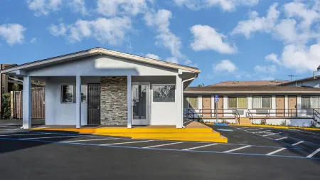 Sea Rock Inn - Long Beach