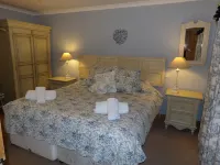 Broccoli Bottom Hotels near Saint Marys Church Manton