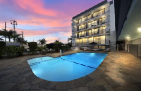 MC Pacific Inn & Suites